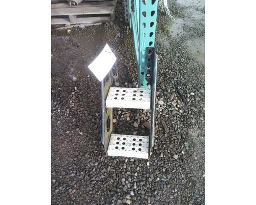 FREIGHTLINER FLD120 CLASSIC FRAME STEP