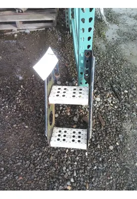 FREIGHTLINER FLD120 CLASSIC FRAME STEP