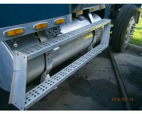 FREIGHTLINER FLD120 CLASSIC FUEL TANK