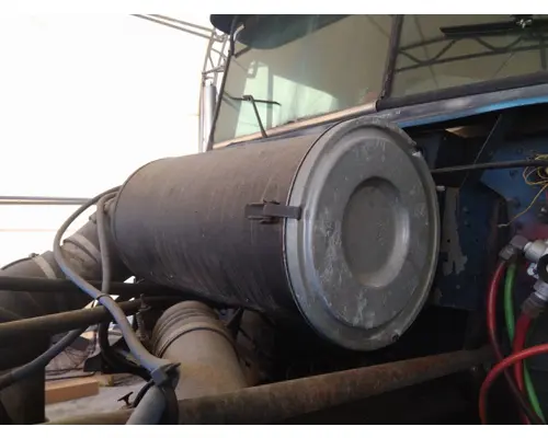 FREIGHTLINER FLD120 SD AIR CLEANER