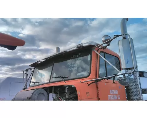 FREIGHTLINER FLD120 SD CAB CLIP