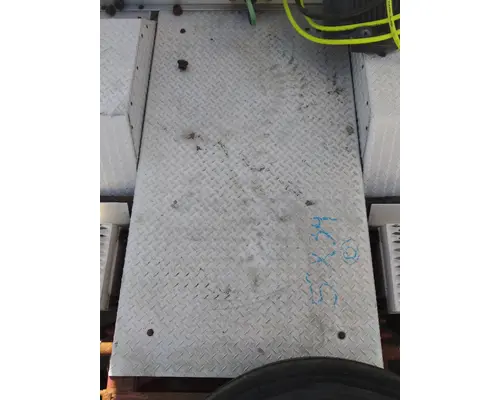 FREIGHTLINER FLD120 SD DECK (CATWALK) STEP