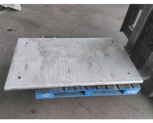 FREIGHTLINER FLD120 SD DECK (CATWALK) STEP