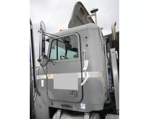 FREIGHTLINER FLD120 SD DOOR ASSEMBLY, FRONT