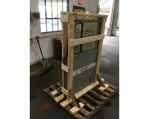 FREIGHTLINER FLD120 SD DOOR ASSEMBLY, FRONT