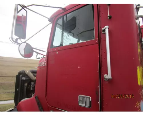 FREIGHTLINER FLD120 SD DOOR ASSEMBLY, FRONT