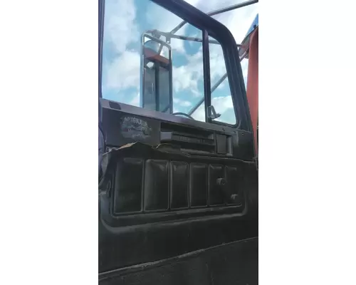 FREIGHTLINER FLD120 SD DOOR ASSEMBLY, FRONT