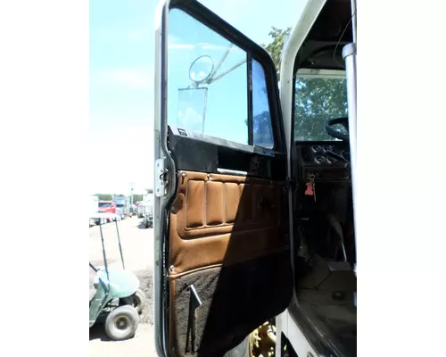 FREIGHTLINER FLD120 SD DOOR ASSEMBLY, FRONT