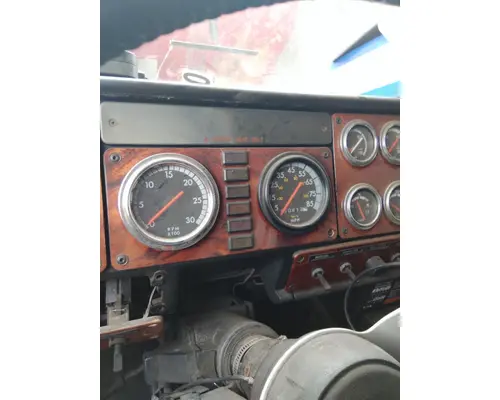FREIGHTLINER FLD120 SD GAUGE CLUSTER
