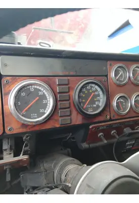 FREIGHTLINER FLD120 SD GAUGE CLUSTER