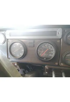 FREIGHTLINER FLD120 SD GAUGE CLUSTER