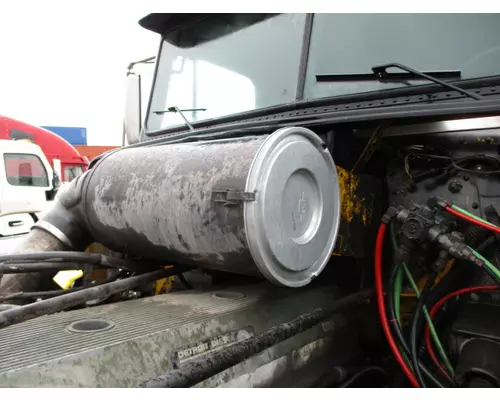FREIGHTLINER FLD120 AIR CLEANER