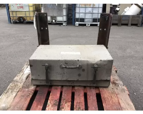 FREIGHTLINER FLD120 BATTERY BOX