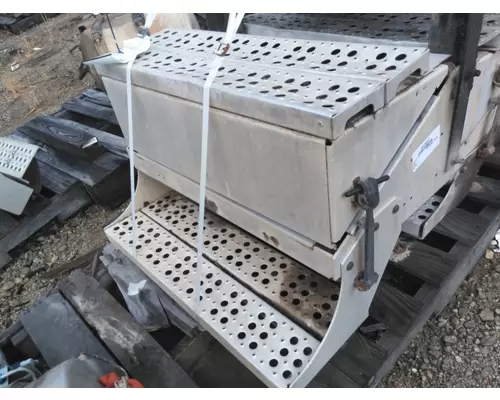 FREIGHTLINER FLD120 BATTERY BOX