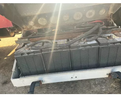 FREIGHTLINER FLD120 Battery Box