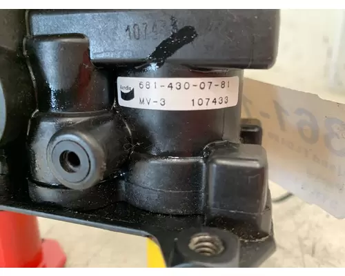 FREIGHTLINER FLD120 Brake Air Valve