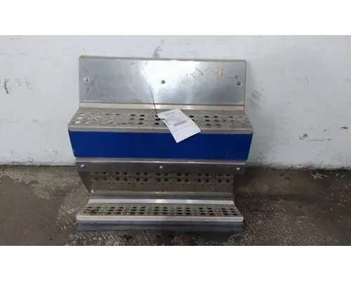 FREIGHTLINER FLD120 CAB SKIRTSIDE FAIRING