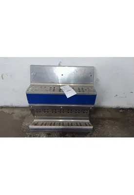 FREIGHTLINER FLD120 CAB SKIRT/SIDE FAIRING