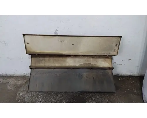 FREIGHTLINER FLD120 CAB SKIRTSIDE FAIRING