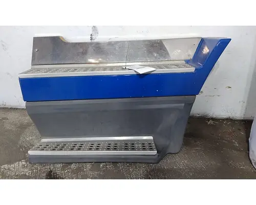 FREIGHTLINER FLD120 CAB SKIRTSIDE FAIRING