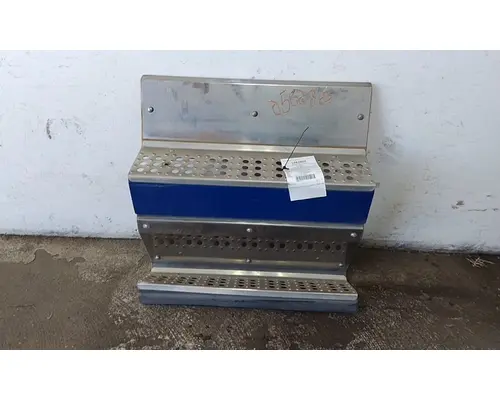 FREIGHTLINER FLD120 CAB SKIRTSIDE FAIRING