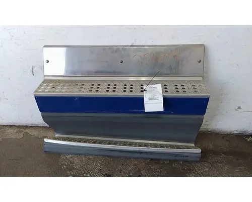 FREIGHTLINER FLD120 CAB SKIRTSIDE FAIRING