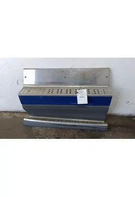 FREIGHTLINER FLD120 CAB SKIRT/SIDE FAIRING
