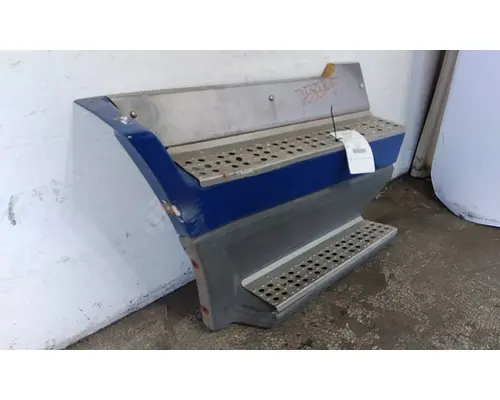 FREIGHTLINER FLD120 CAB SKIRTSIDE FAIRING