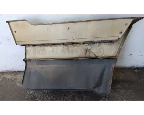 FREIGHTLINER FLD120 CAB SKIRTSIDE FAIRING