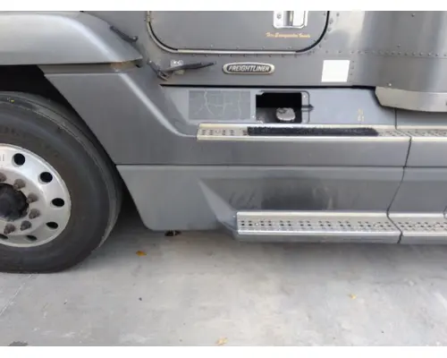 FREIGHTLINER FLD120 CAB SKIRTSIDE FAIRING