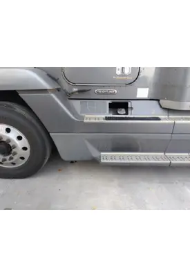 FREIGHTLINER FLD120 CAB SKIRT/SIDE FAIRING