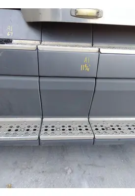 FREIGHTLINER FLD120 CAB SKIRT/SIDE FAIRING