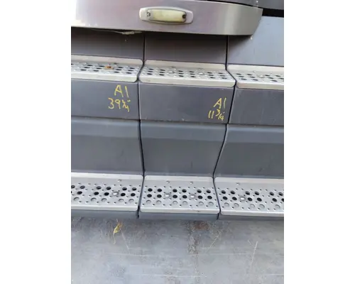 FREIGHTLINER FLD120 CAB SKIRTSIDE FAIRING