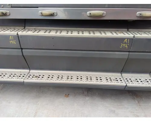 FREIGHTLINER FLD120 CAB SKIRTSIDE FAIRING