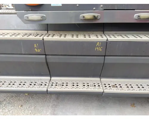 FREIGHTLINER FLD120 CAB SKIRTSIDE FAIRING