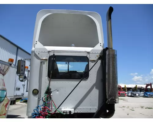 FREIGHTLINER FLD120 CAB