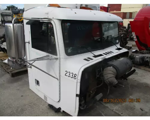 FREIGHTLINER FLD120 CAB