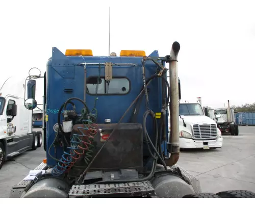 FREIGHTLINER FLD120 CAB