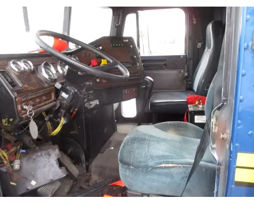 FREIGHTLINER FLD120 CAB