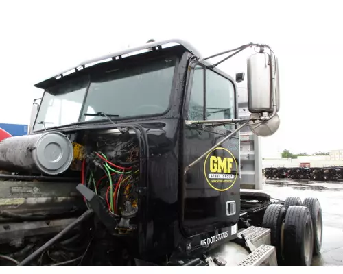 FREIGHTLINER FLD120 CAB