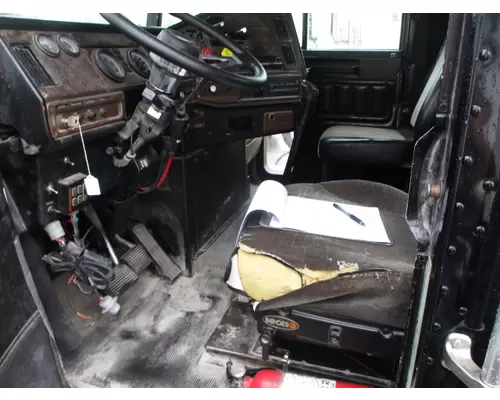 FREIGHTLINER FLD120 CAB