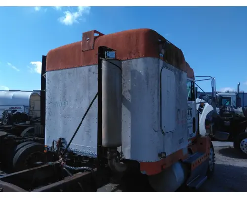 FREIGHTLINER FLD120 CAB