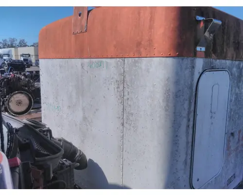 FREIGHTLINER FLD120 CAB