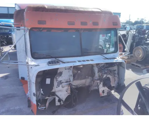 FREIGHTLINER FLD120 CAB