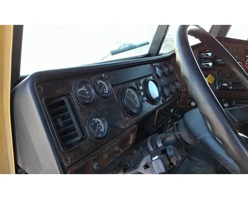 FREIGHTLINER FLD120 CAB