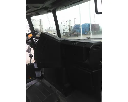 FREIGHTLINER FLD120 CAB