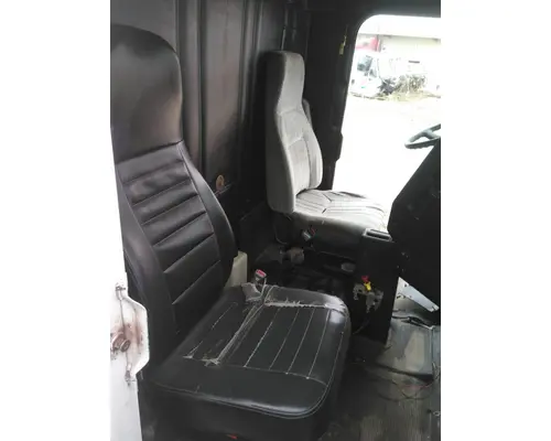 FREIGHTLINER FLD120 CAB