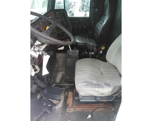 FREIGHTLINER FLD120 CAB