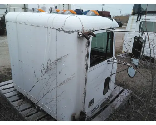 FREIGHTLINER FLD120 CAB