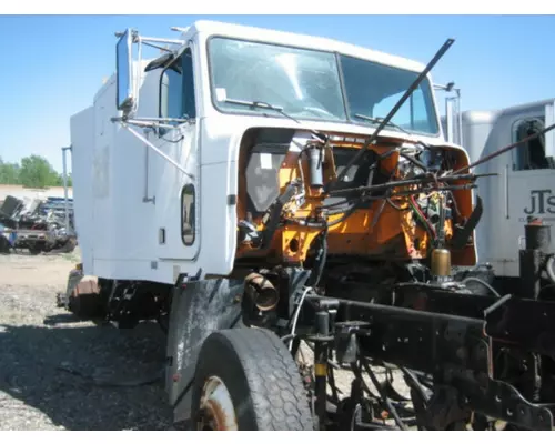 FREIGHTLINER FLD120 Cab (Shell)